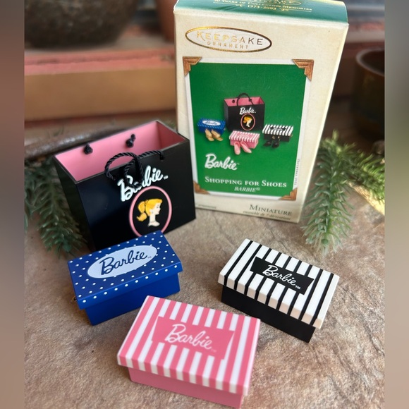 Hallmark Keepsake Barbie Miniature Shopping for Shoes Ornament Set New in Box - Picture 1 of 10
